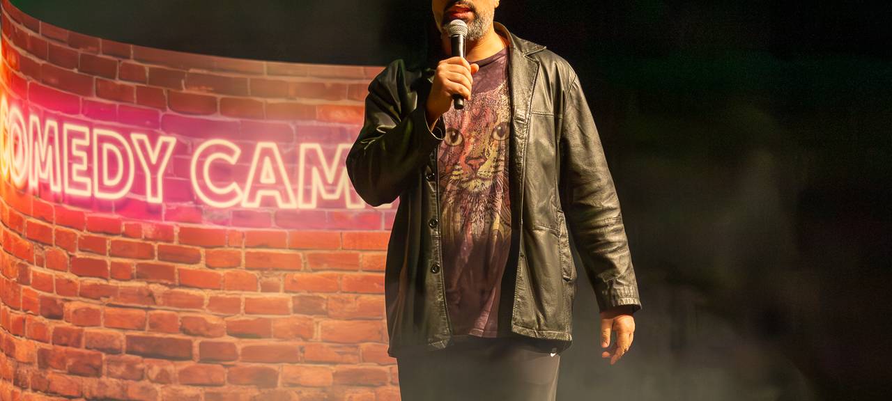 Das Comedy Camp 2025 war in Legden im Dorf Münsterland. Auf der Bühne zu sehen: Abdelkarim