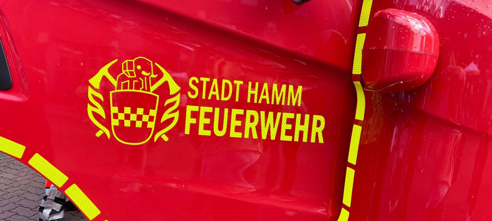 Großeinsatz: Feuerwehr löscht Hallenbrand in Hamm
