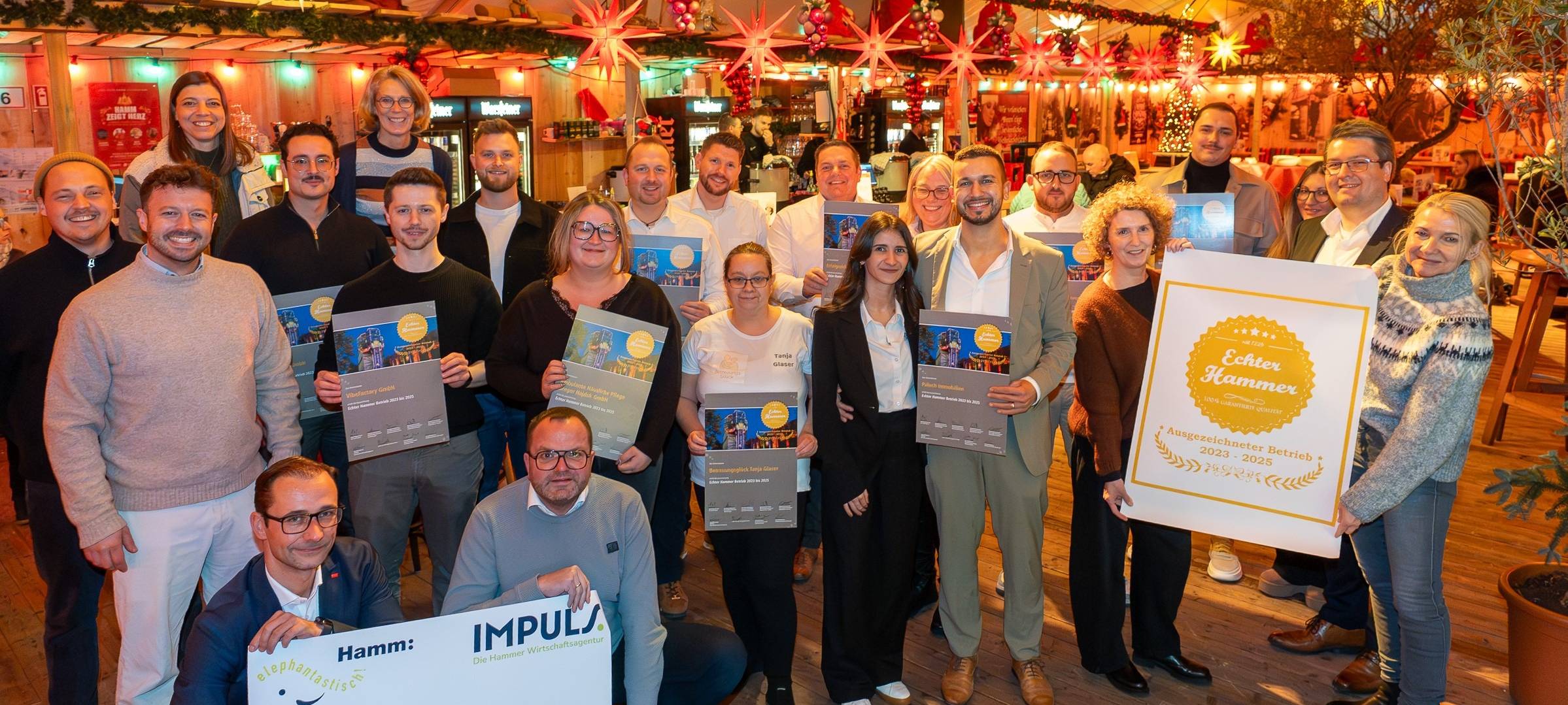 Neun weitere Betriebe erhalten die Auszeichnung "Echte Hammer Betriebe" auf dem Hammer Weihnachtsmarkt überreicht.