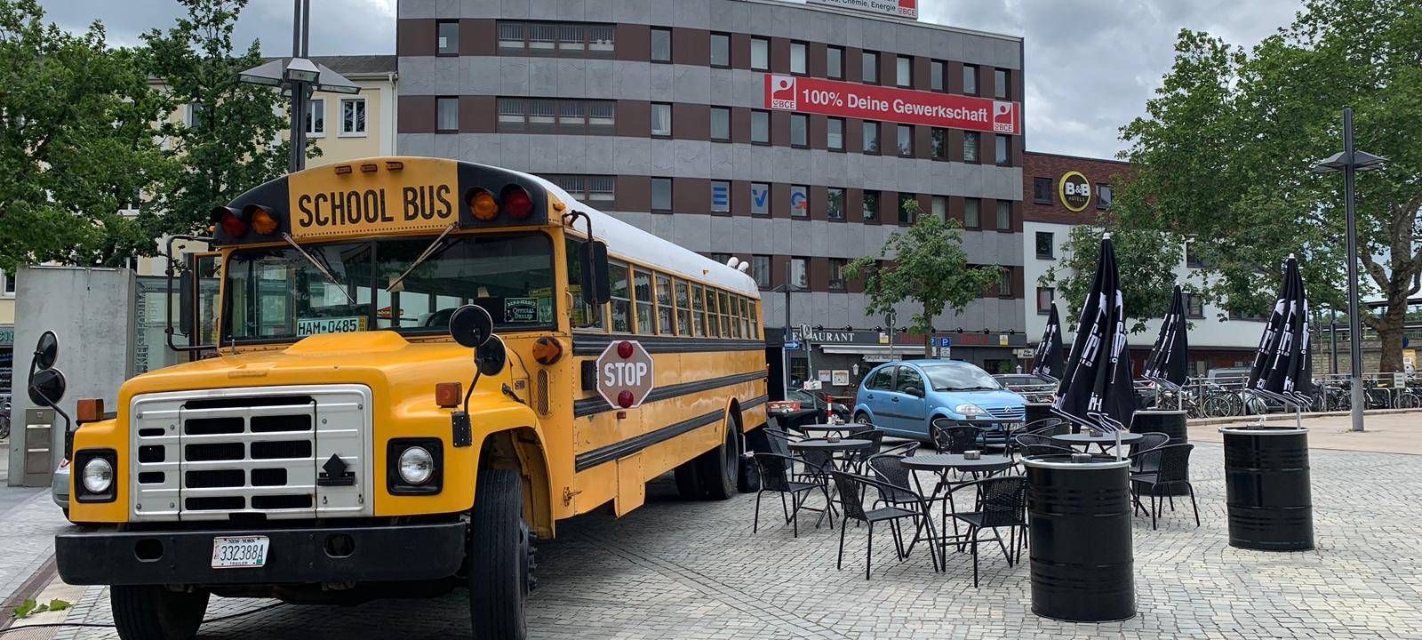 Schoolbus-Café eröffnet