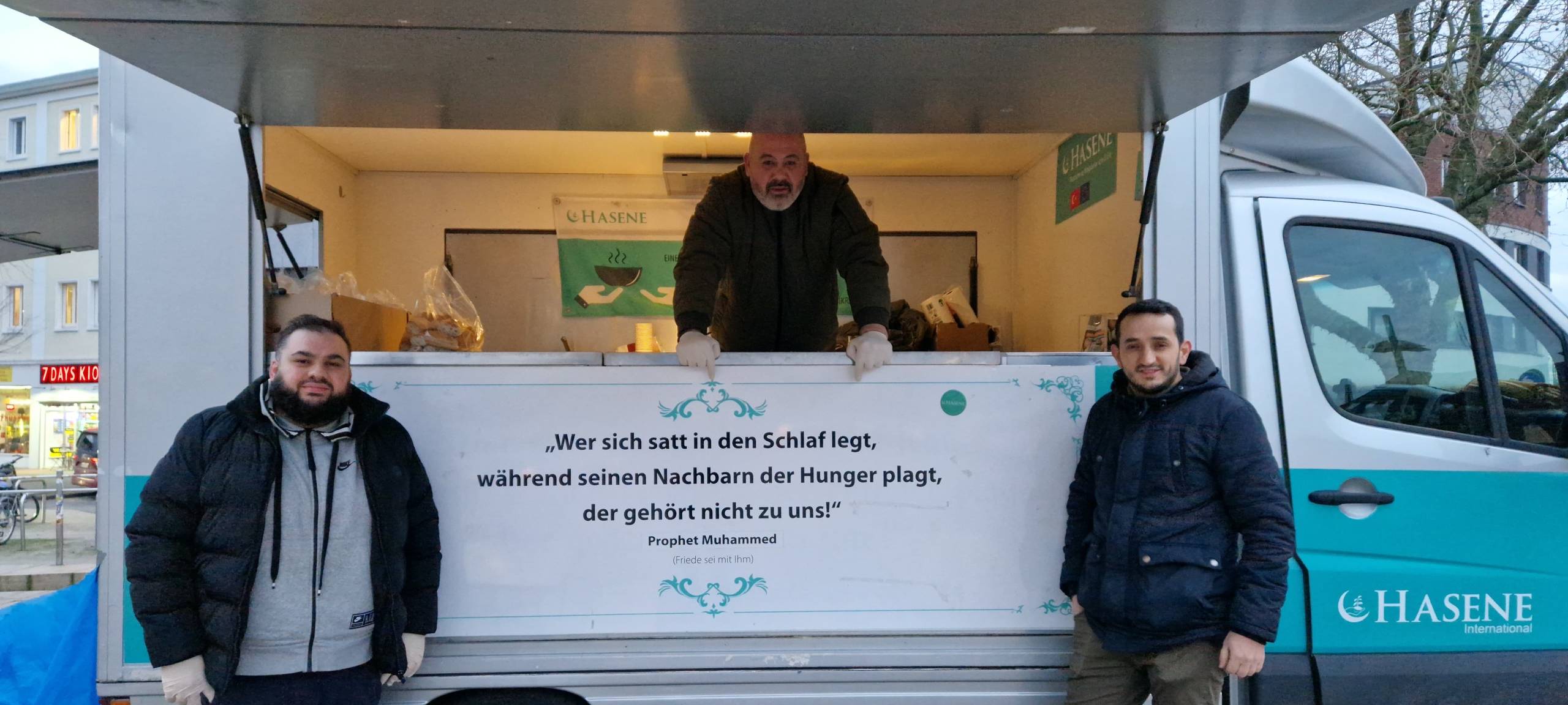 Kostenlose Suppenaktion am Bahnhof Hamm