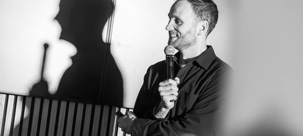 Leon Windscheid – hautnah: Ein unvergesslicher Abend für Aktion Lichtblicke