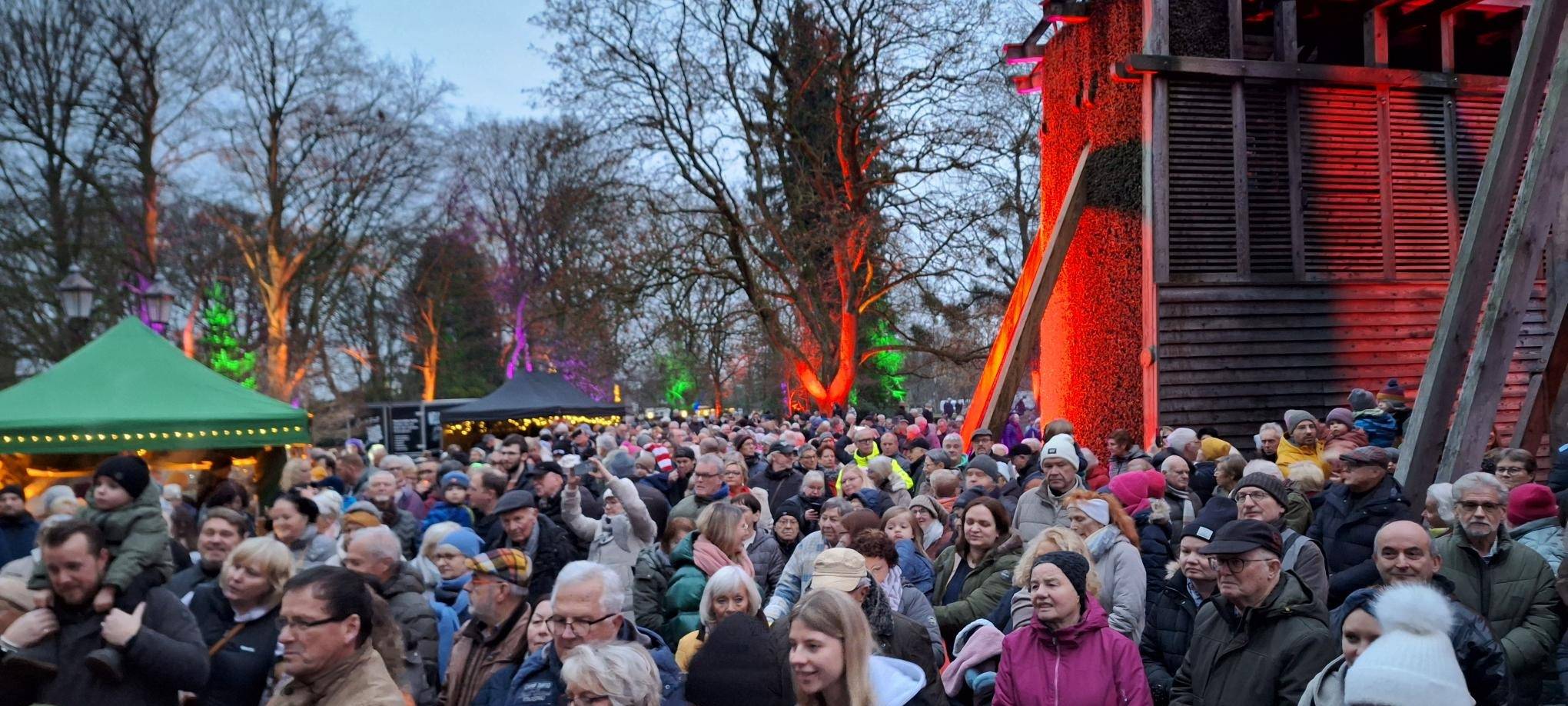 Adventsleuchten lockt Tausende in den Kurpark Hamm