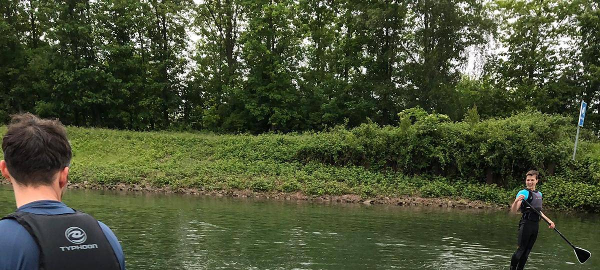Joe beim Stand Up Paddling