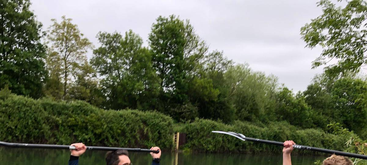 Joe beim Stand Up Paddling