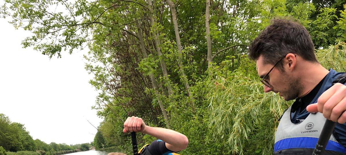 Joe beim Stand Up Paddling