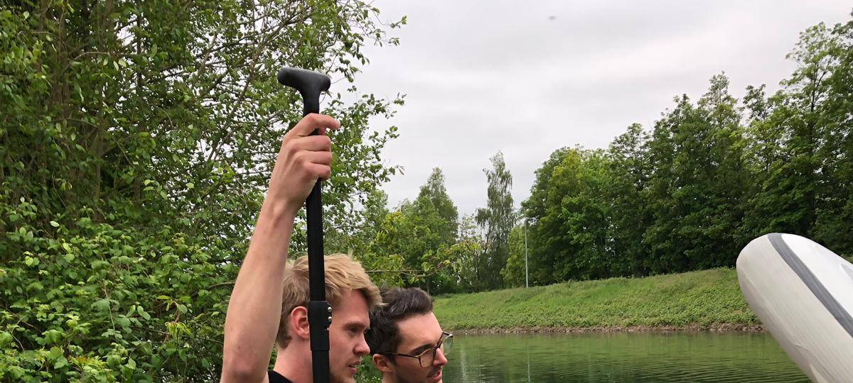 Joe beim Stand Up Paddling