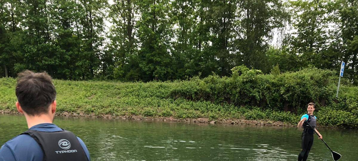 Joe beim Stand Up Paddling