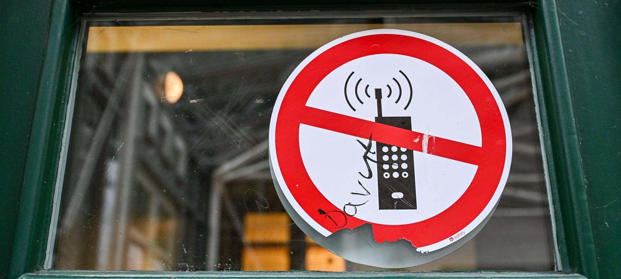 Handyverbot an weiterführenden Schulen in Sachsen