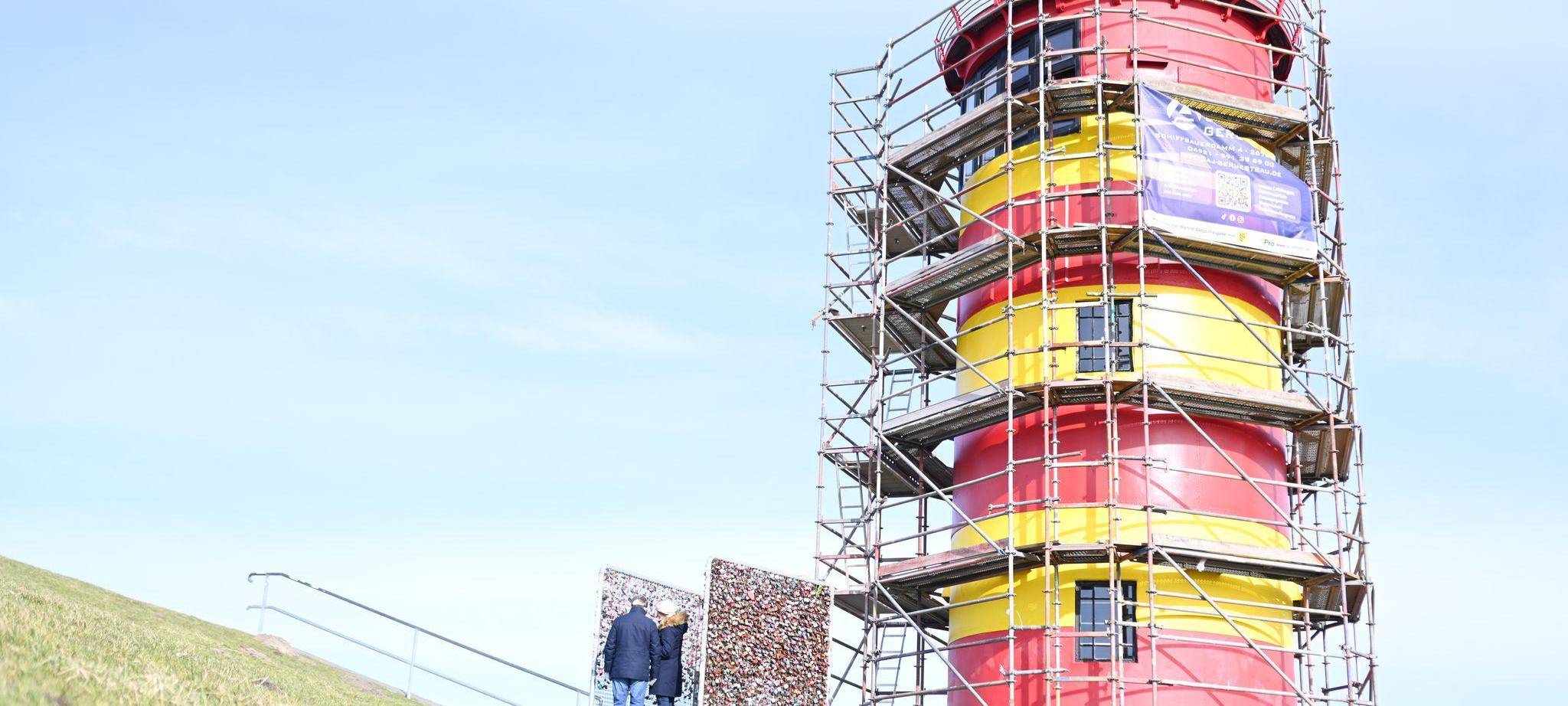 Pilsumer Leuchtturm bekommt Neuanstrich