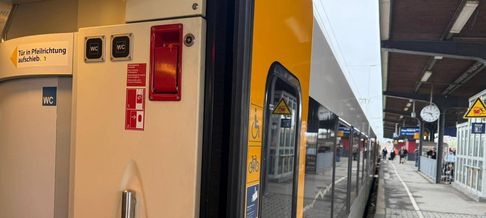 Betrunkene Frau randaliert im Zug nach Hamm