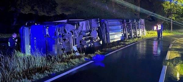 40-Tonner kippt auf dem Hellweg in Hamm um