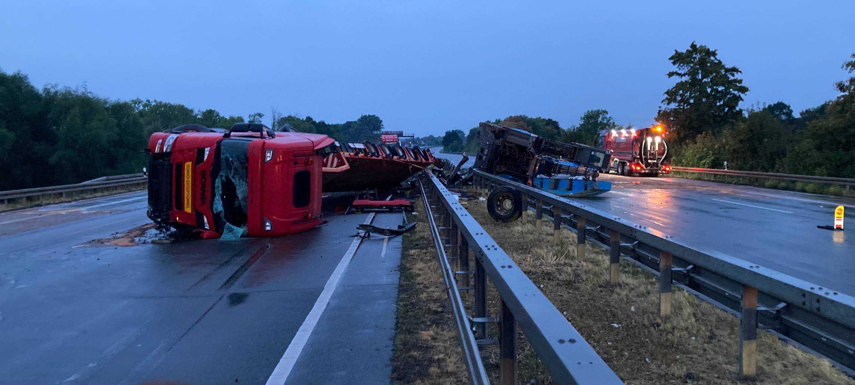 A2 nach Lkw-Unfall bei Kamen voll gesperrt