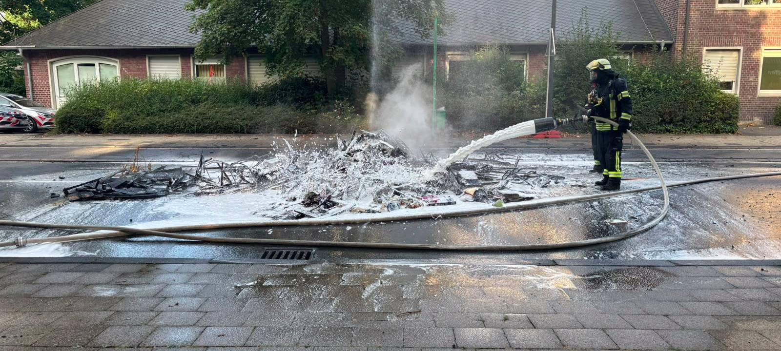 Brand in Hamm: Sperrmüll aus ASH-Wagen brennt