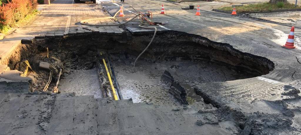 Riesiges Loch im Westberger Weg