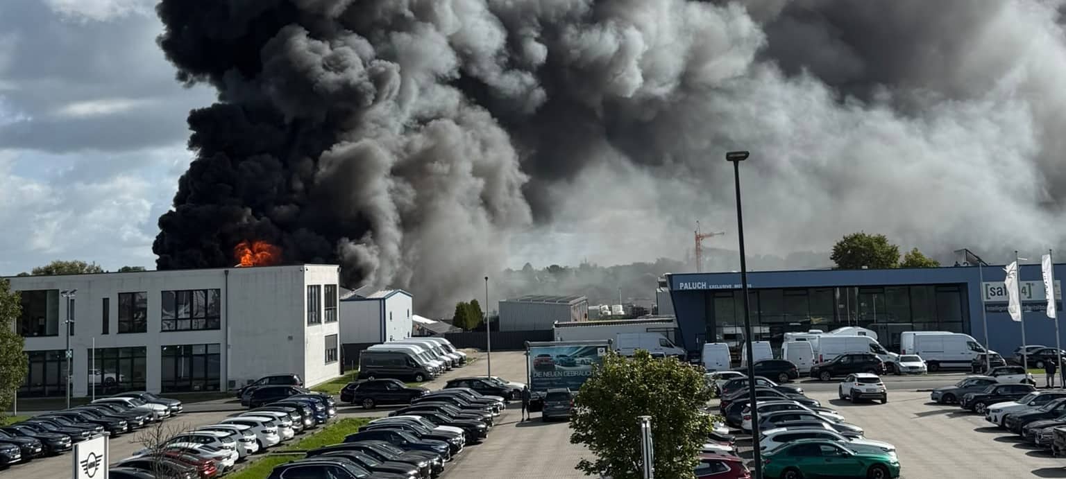 Lagerhalle in Hamm brennt