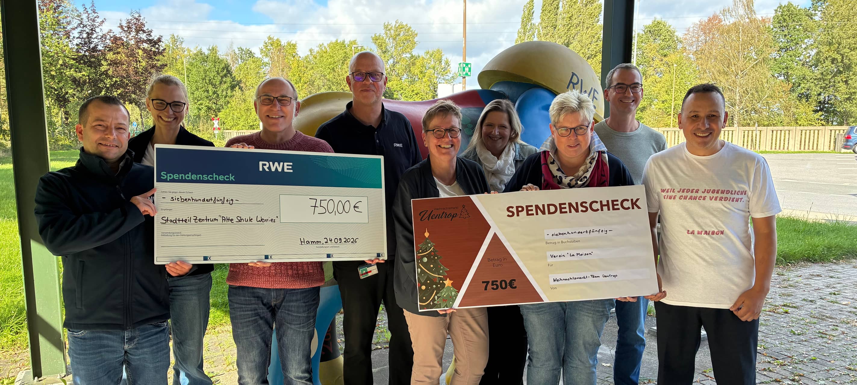 RWE und Weihnachtsmarktteam spenden 1.500 Euro
