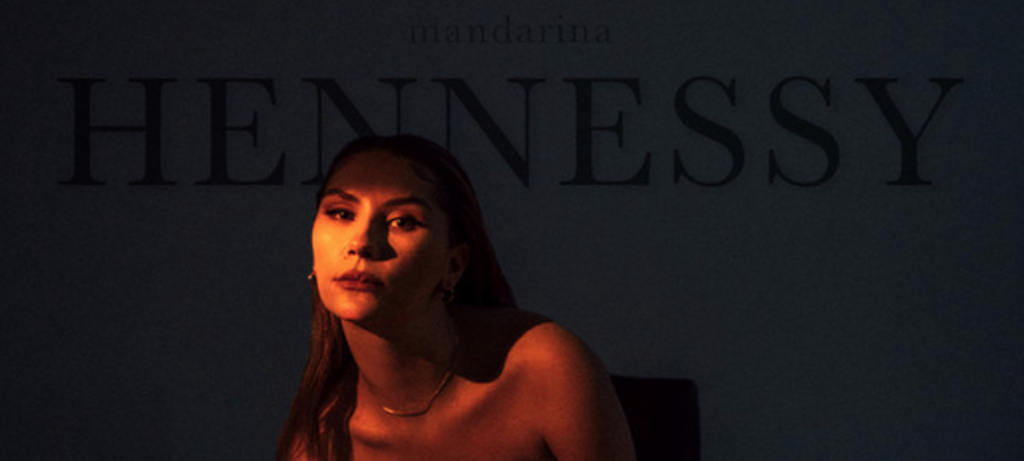 Das Cover zu ihrer aktuellsten Single: "Hennessy".