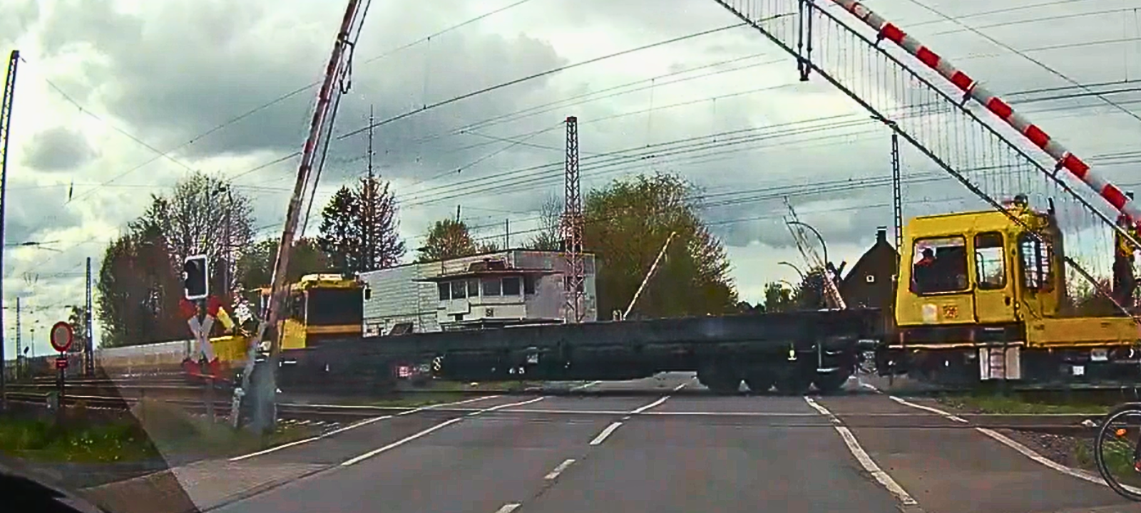 Kurioses Video an Bahnübergang in Hamm
