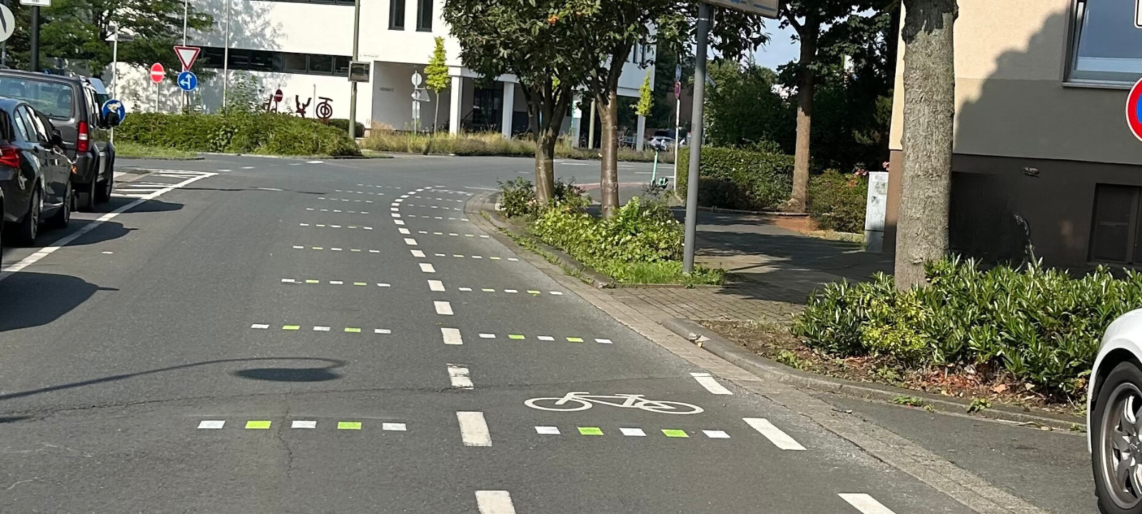 Neue Markierungen zum Schutz von Hammer Rad- und Scooterfahrern