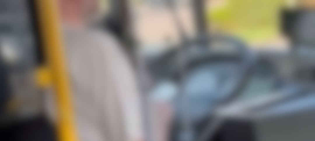 Handy am Steuer: Empörung über Busfahrer aus Hamm