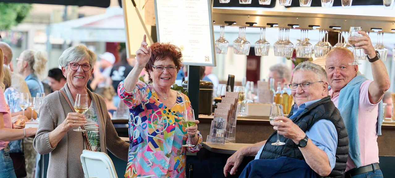 Große Auswahl an Wein, Bier und kulinarischem Angebot auf dem Winzerfest in Hamm-Herringen.