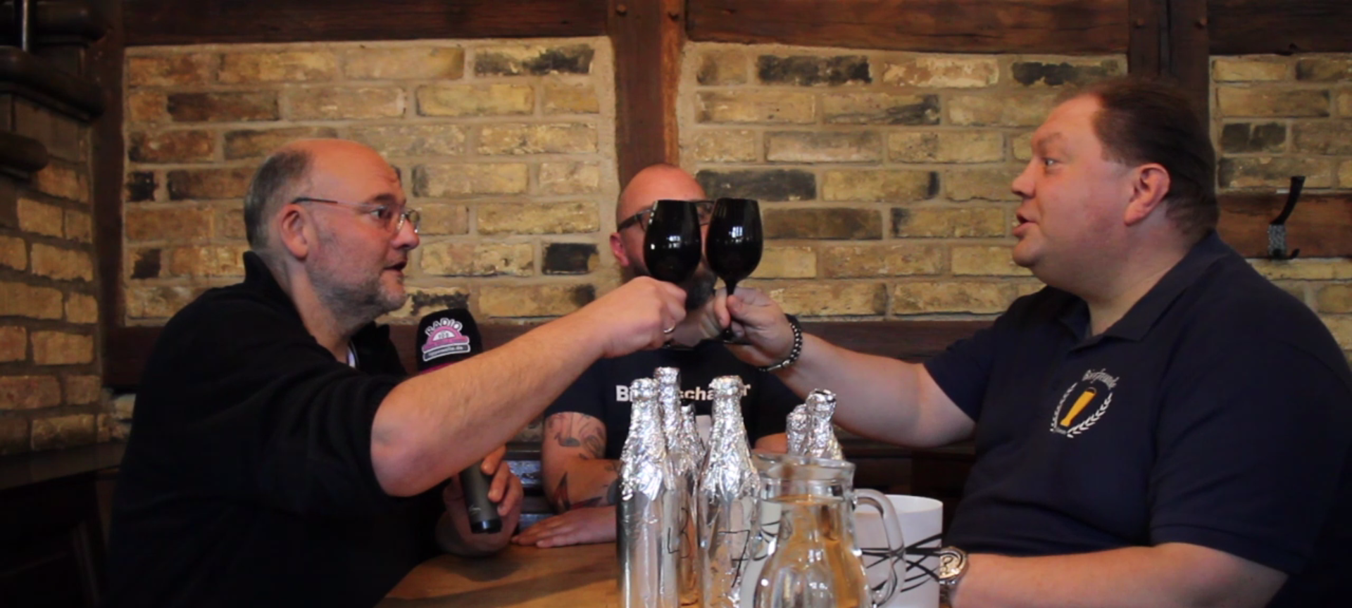 Peter Körtling und Jens Heusener testen Biere.