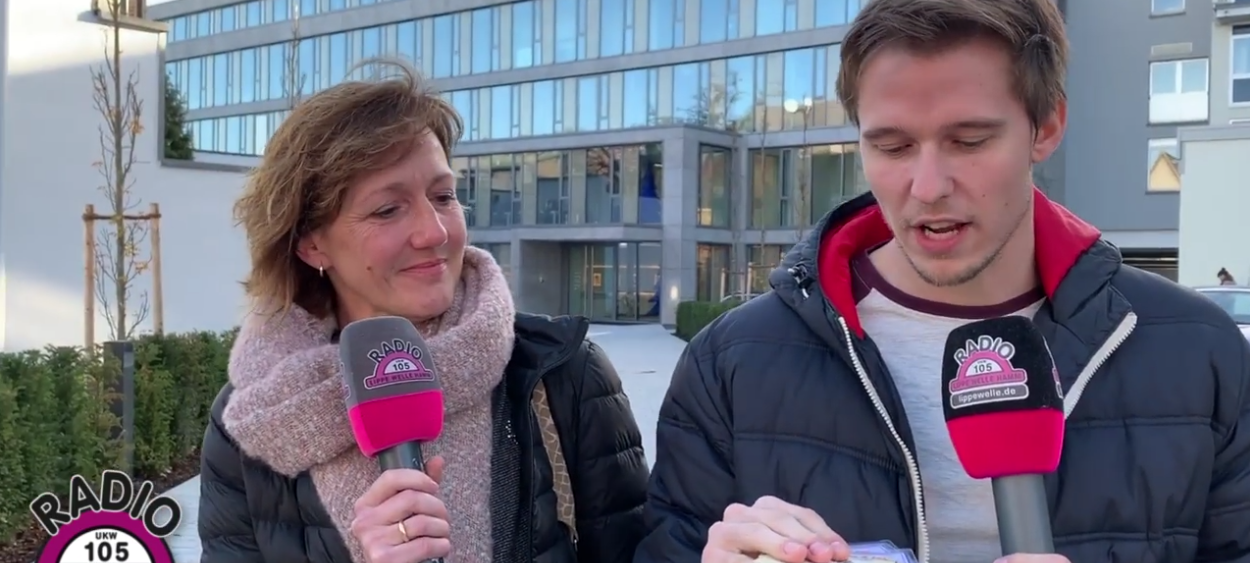 Simone und Max auf dem Weihnachtsmarkt.